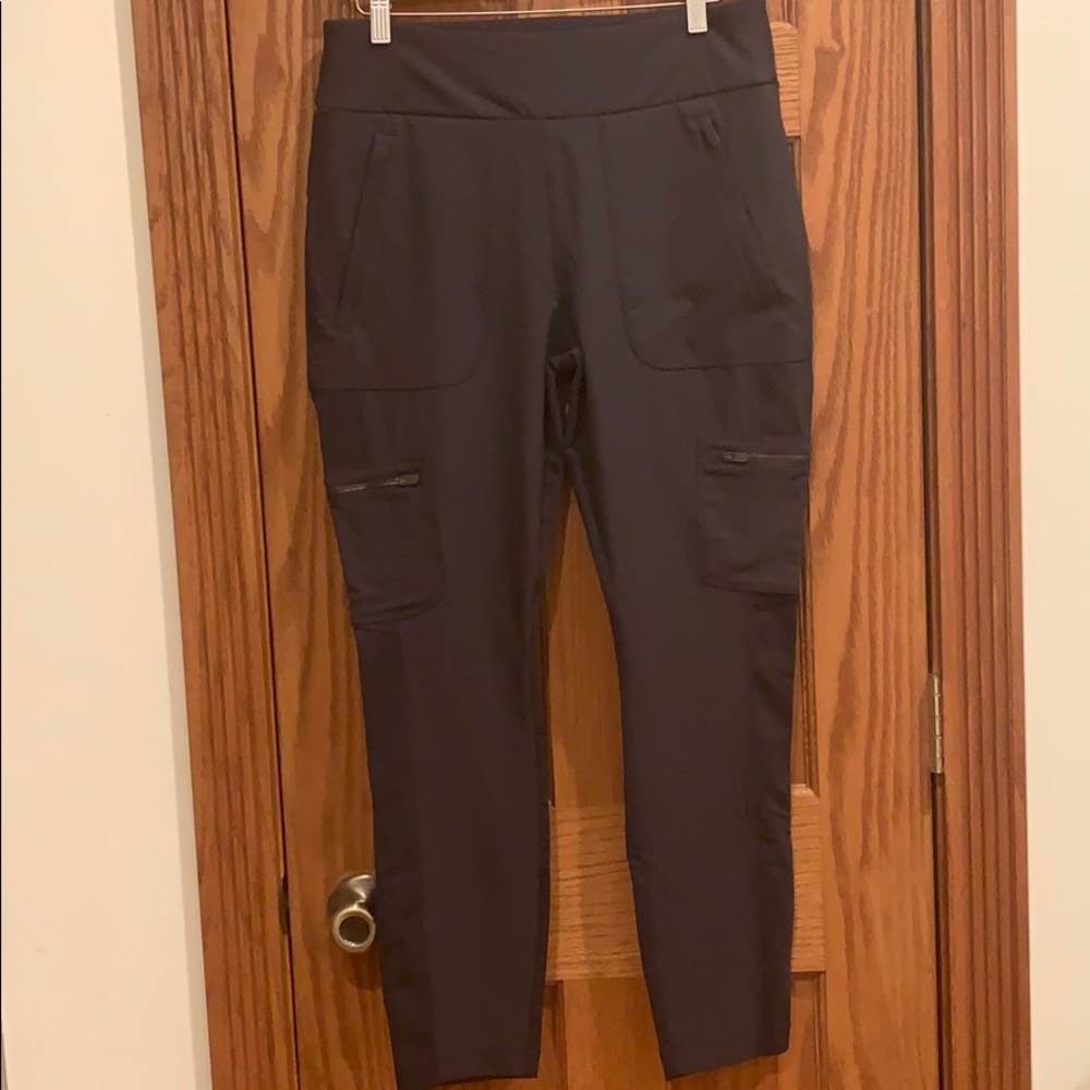 New never worn Athleta Highline Hybrid Cargo Tight